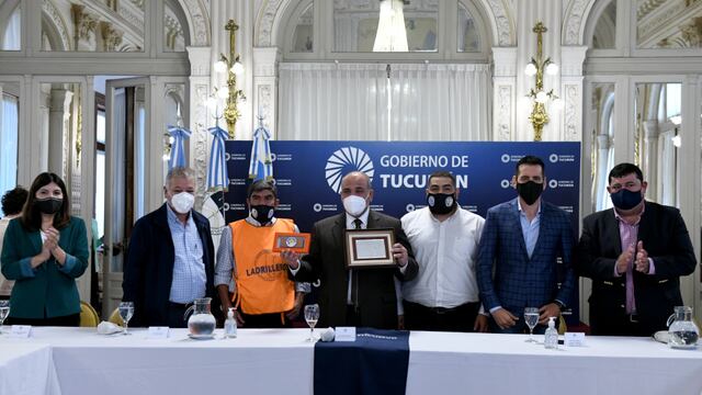 Regularizan la actividad productiva del ladrillo: 2500 familias que trabajan en el sector serán beneficiadas