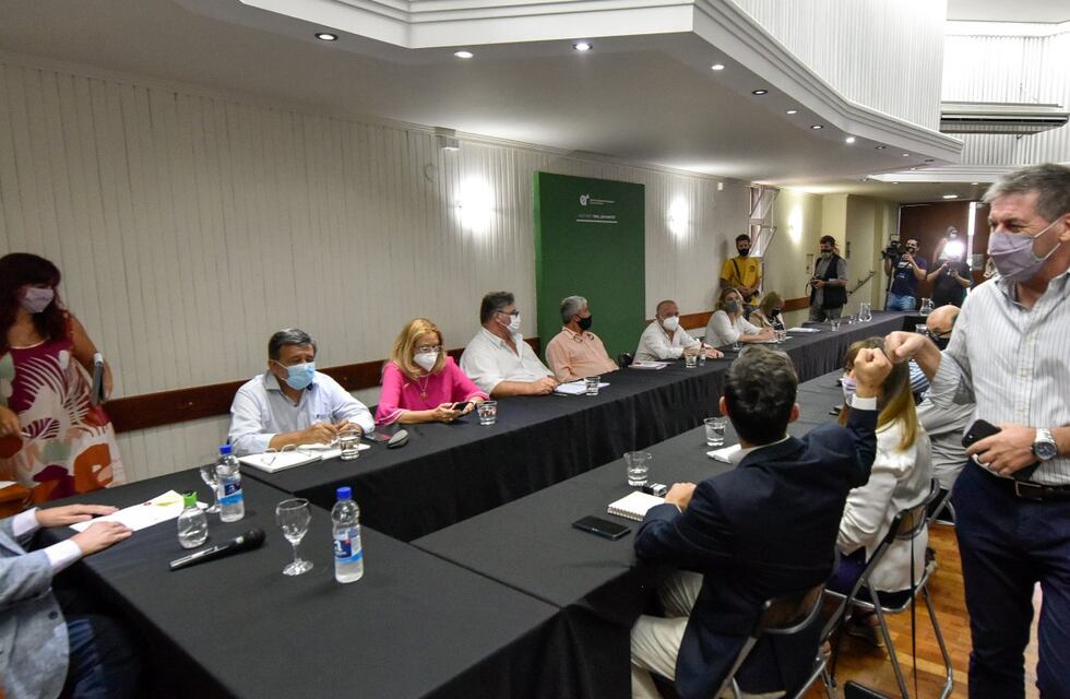El gobierno de Entre Ríos incrementó el salario a los docentes y continúa la negociación
