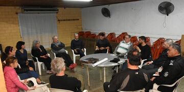 Vecinos de la "zona de quintas" junto con Policías delinean lo que será el próximo Día del Estudiante