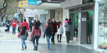 ¿Compraste el regalo para papá? Mirá cómo funcionarán los comercios durante el fin de semana en Córdoba.
