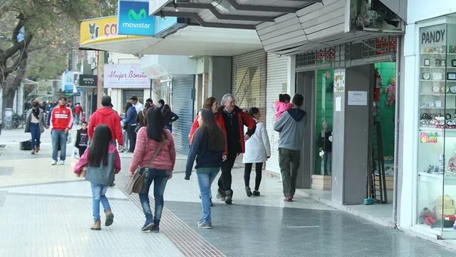 ¿Compraste el regalo para papá? Mirá cómo funcionarán los comercios durante el fin de semana en Córdoba.