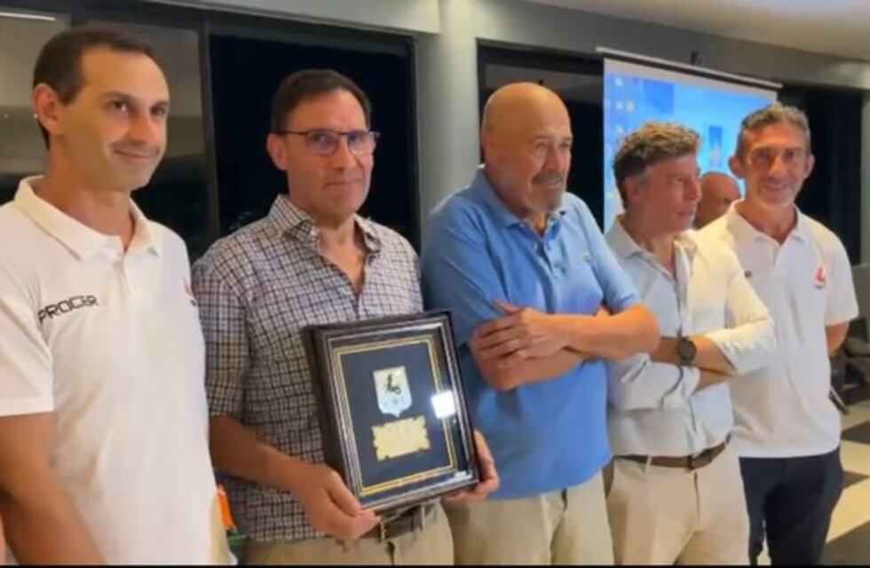 El médico y ex Puma Pablo Garretón fue distinguido por la Unión de Rugby