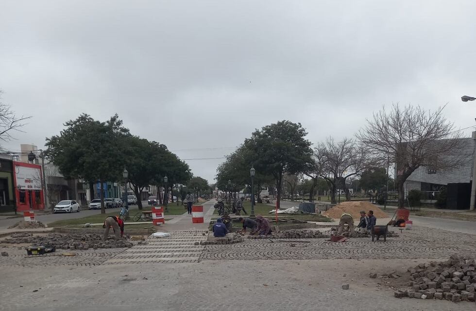 Av. Italia: refuncionalización con mejoras en el adoquinado y sendas peatonales