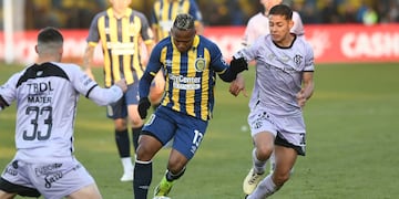 Jaminton Campaz no pudo abrir el arco del Guapo en el primer tiempo.