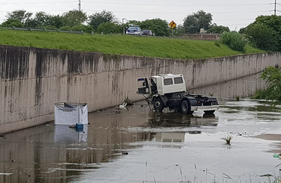 Despistó un camión y murió el conductor, en avenida Circunvalación