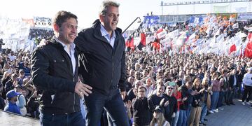 Sergio Massa y Axel Kicillof encabezaron el acto por el Día de la Lealtad. (Prensa UP)