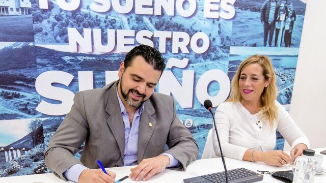 Firmaron el sistema cloacal y de agua potable para los sectores K y D
