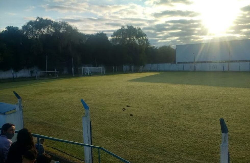 Ladrones vaciaron un club de Córdoba: se llevaron 50 pelotas y las camisetas