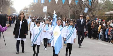 Se realizó el acto y desfile por el Día de la Bandera en San Rafael.