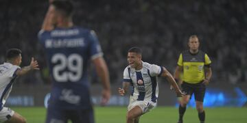 Miguel Navarro puso el 1 a 0, el de la victoria de Talleres sobre Huracan (Javier Ferreyra / La Voz).