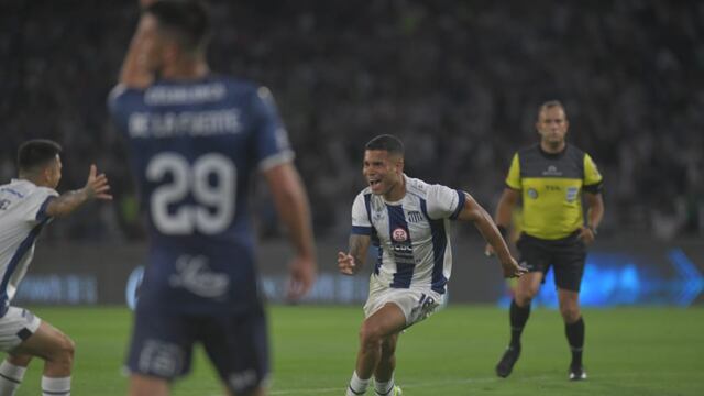 Miguel Navarro puso el 1 a 0, el de la victoria de Talleres sobre Huracan (Javier Ferreyra / La Voz).