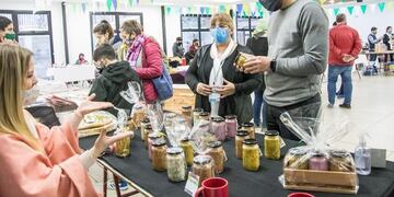 Se llevó adelante la expo-feria del “Día del Padre” en el SUM del SOEM