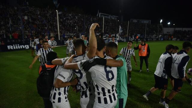 Fiesta en barrio Jardín, con el 4-1 de Talleres sobre Belgrano en Reserva (Facundo Luque / La Voz).