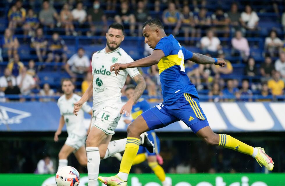 Boca fue mejor y derrotó a Sarmiento por 2-0 con la Bombonera llena