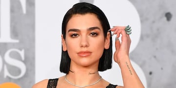 Dua Lipa dio cátedra de cómo lucir una microbikini de mariposas de $40 mil y conquistó Instagram.