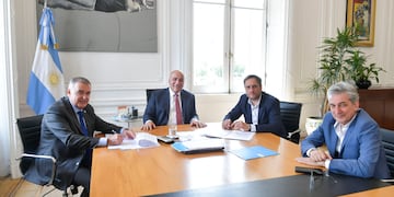 Osvaldo Jaldo con Juan Manzur en Casa Rosada