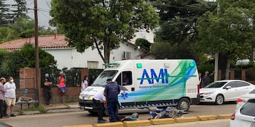Motociclista accidentado en Avenida Libertad casi esquina Florida de Carlos Paz.