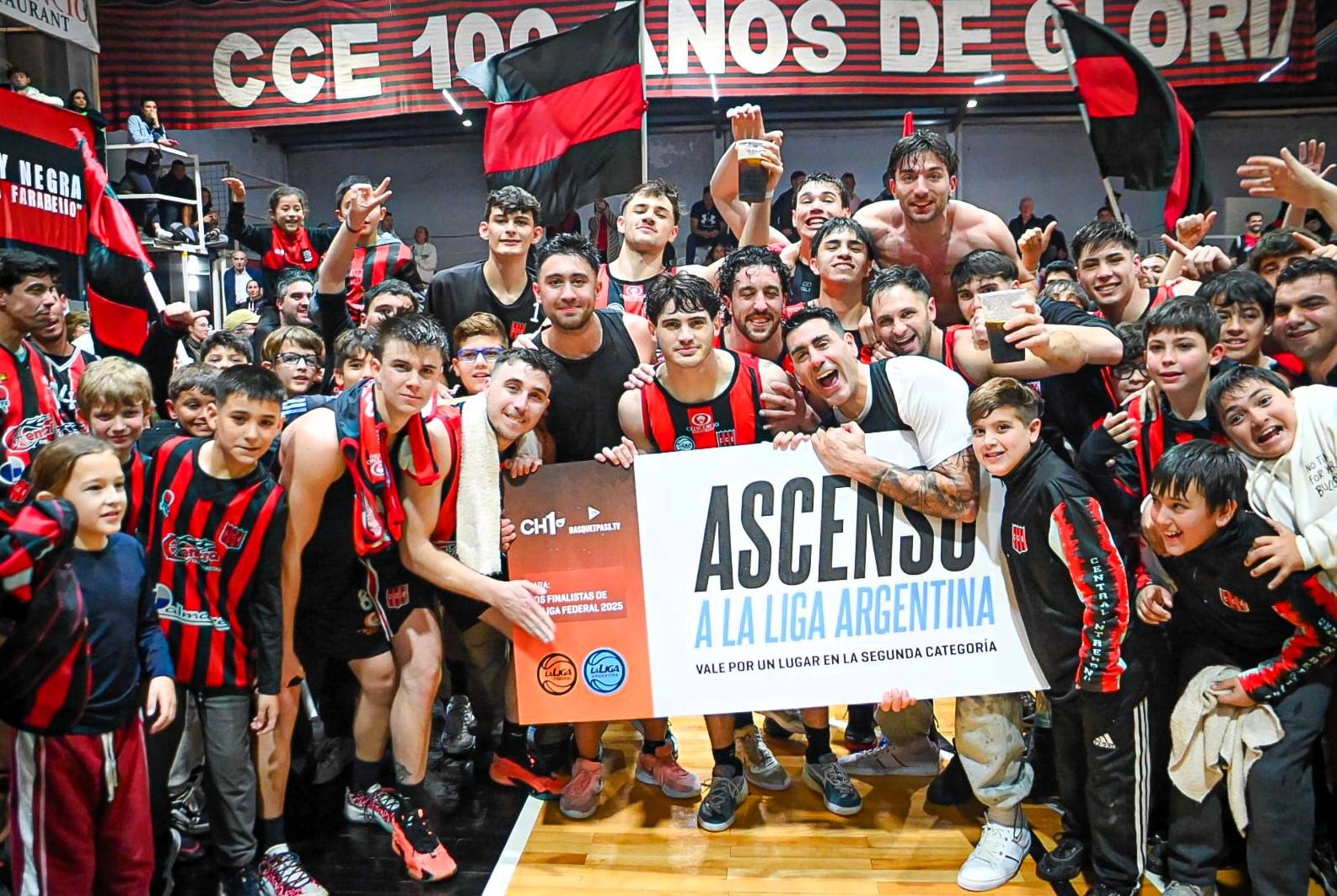 Central Entrerriano aplastó a Pérfora y logró el ascenso a la Liga Argentina.