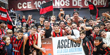 Central Entrerriano aplastó a Pérfora y logró el ascenso a la Liga Argentina.