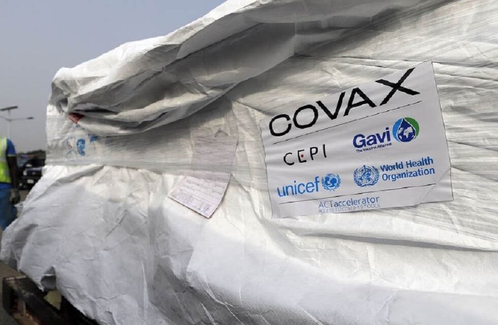 Polémica con Pfizer: revelan un documento que confirma que la Argentina podía elegir las vacunas de Covax
