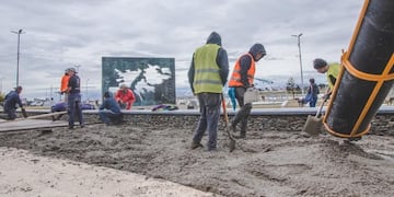 Hormigonaron el sector destinado a personas con movilidad reducida en plaza Malvinas