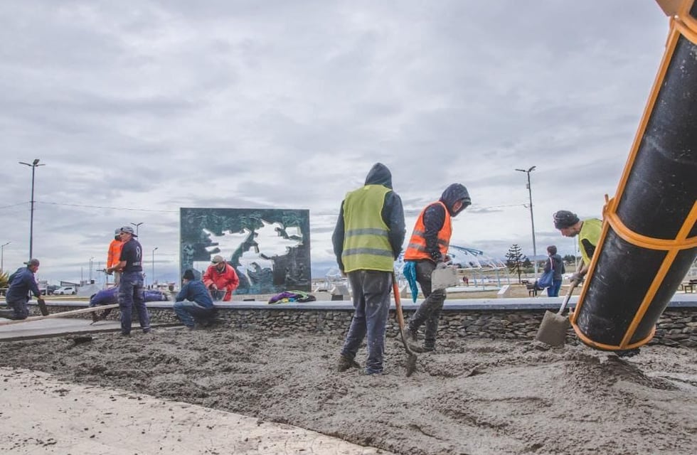 Hormigonaron el sector destinado a personas con movilidad reducida en plaza Malvinas