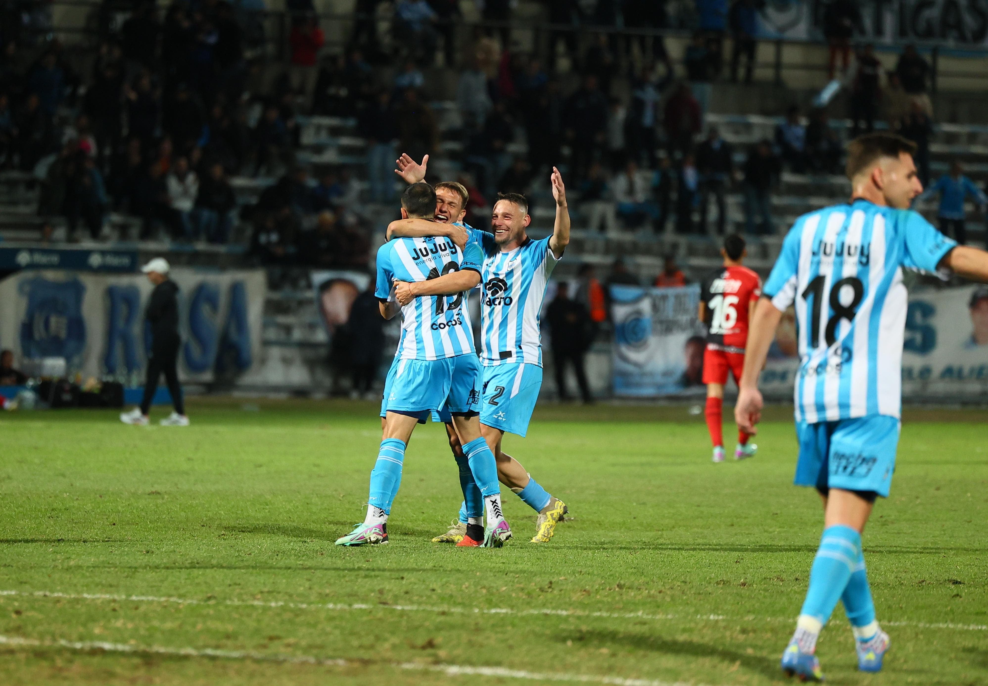La curva descendente de la últimas semanas tuvo como respuesta una contundente cosecha de puntos y goles que devolvió a Gimnasia de Jujuy al tope de la tabla.