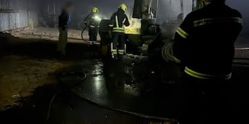 Oberá: un incendio dañó maquinaria y parte de un galpón en un aserradero de Guayabera Las Treinta.