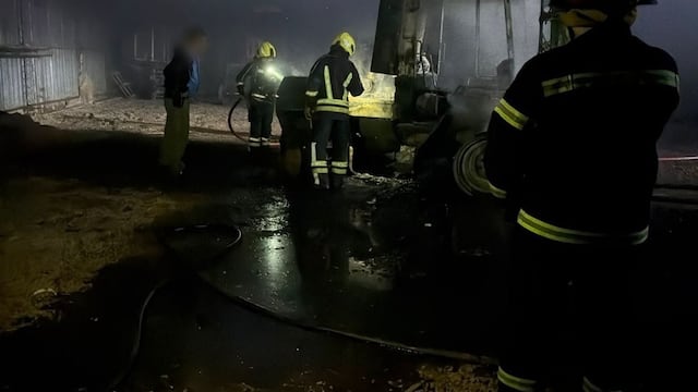 Oberá: un incendio dañó maquinaria y parte de un galpón en un aserradero de Guayabera Las Treinta.