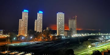 Las llamas podían verse desde las torres Dolfines Guaraní y otros puntos de la ciudad.