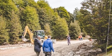 Siguen los trabajos de bacheo en el camino al Glaciar Martial