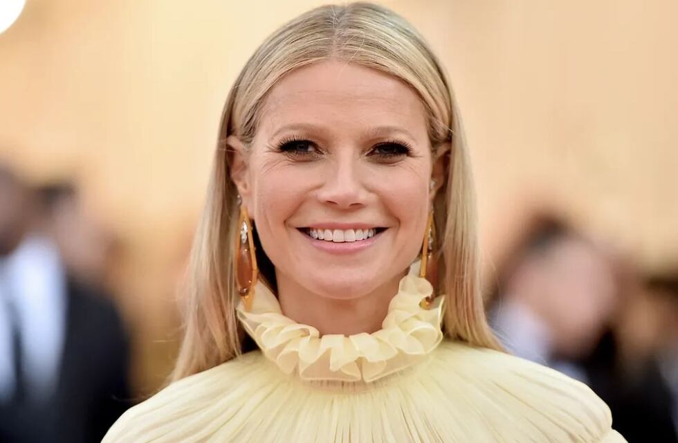 Gwyneth Paltrow celebró sus 50 años con una foto sin ropa y pintada de dorado
