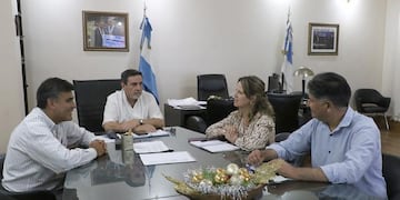 El ministro Luis Medina Ruiz lideró un encuentro con técnicos, para planificar obras y modernización del sistema sanitario.