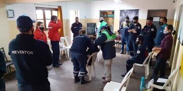 Fuerzas civiles y de seguridad se capacitaron en conjunto para brindar una mejor asistencia en San Carlos.