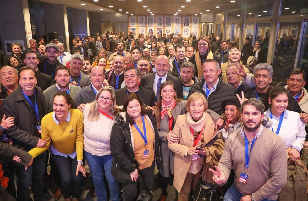 La autonomía municipal, eje del foro de intendentes y presidentes comunales santafesinos, que recibió al gobernador Omar Perotti