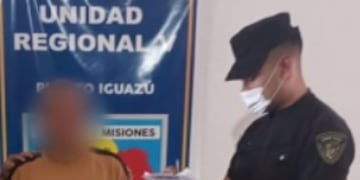 Efectivos policiales ayudaron a un hombre a reencontrarse con su familia.
