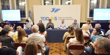 Massa, Guzmán, Martínez, Heller y Aparicio encabezan reunión en la previa del tratamiento por el acuerdo con el FMI - Gentileza