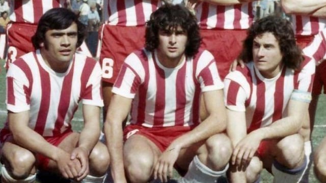 MARIO ALBERTO KEMPES, al medio en la foto. "El Matador" fue campeón del mundo y goleador del Mundial de 1978.