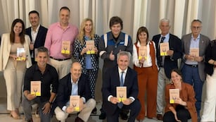 De qué trata el polémico libro que Javier Milei regaló a su gabinete: “Defendiendo lo indefendible”