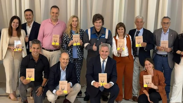 De qué trata el polémico libro que Javier Milei regaló a su gabinete: “Defendiendo lo indefendible”