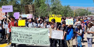 Marcha en reclamo de justicia en Traslasierra por el trágico choque en las Altas Cumbres protagonizado por Oscar González. (Gentileza)