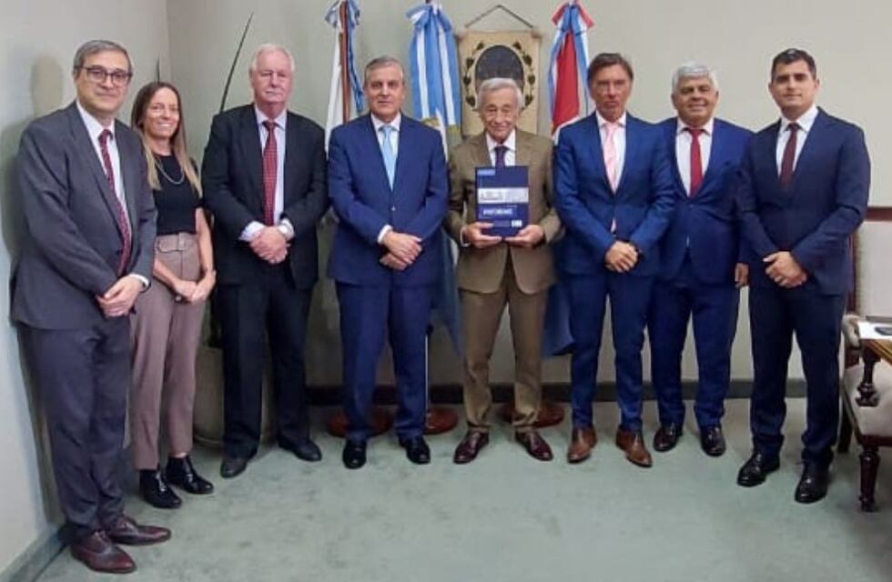 Daniel Leiva entregó un relevamiento de la justicia santafecina