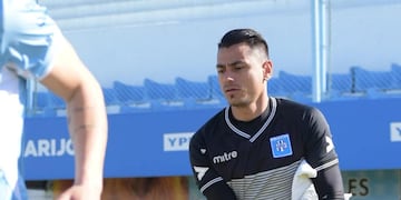 Brian Olivera, ex Instituto y figura en el ascenso de Estudiantes de Río Cuarto, en los planes de Racing.