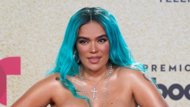 Karol G brillo en los Premios Juventud 2022. (AP)