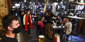 La Provincia habilita el pase sanitario y amplía el aforo de comercios para vacunados