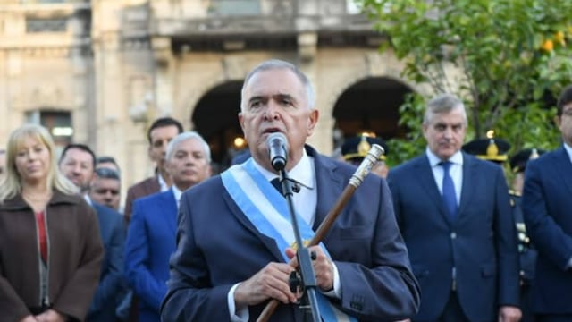“Los que delinquen están incómodos”: mensaje firme del gobernador, en un acto policial.
