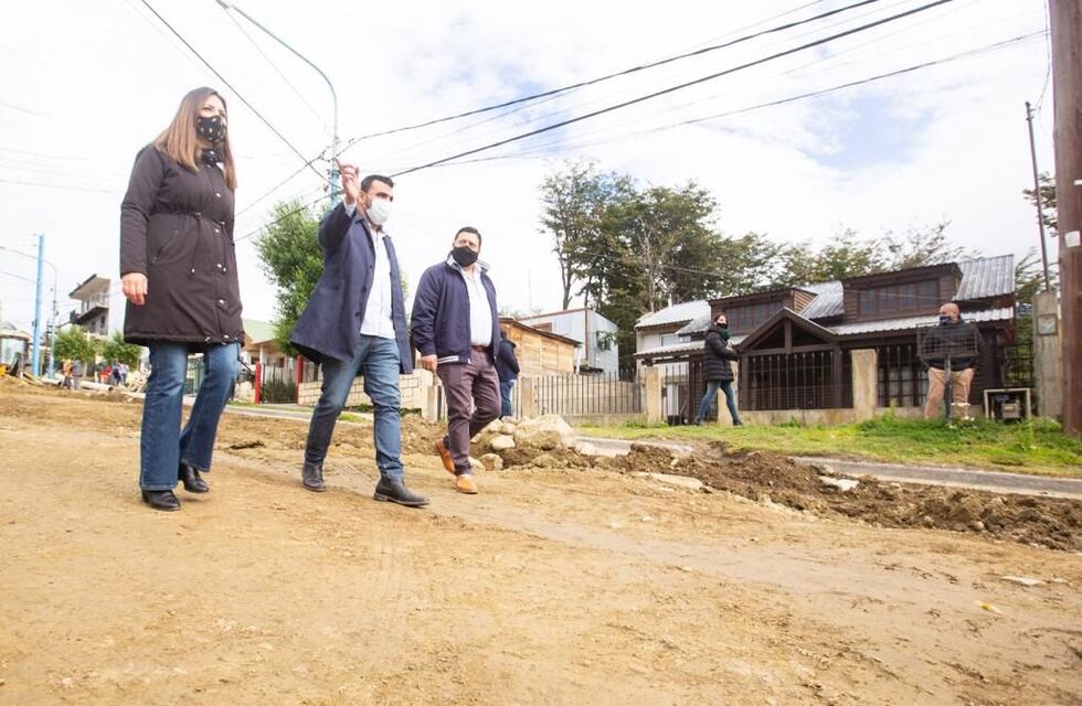 El intendente Vuoto recorrió las obras de pavimentación de las calles Francisco Torres y Formosa