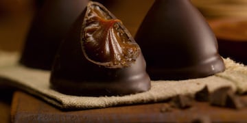 Receta rápida y fácil: cómo preparar los espectaculares conitos de dulce de leche bañados en chocolate