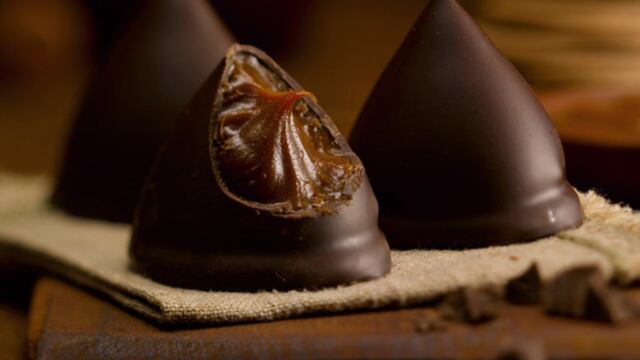 Receta rápida y fácil: cómo preparar los espectaculares conitos de dulce de leche bañados en chocolate