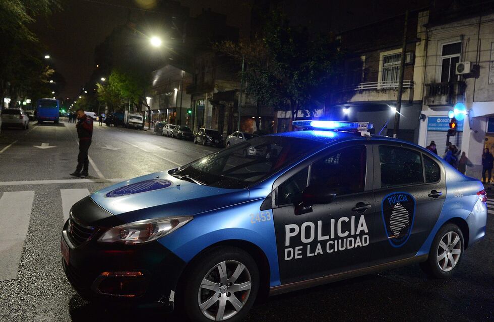 Debieron internar a tres detenidos tras un incendio que se desató en una comisaría de Palermo